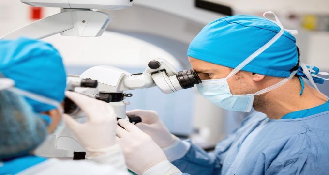 بهترین متخصص چشم پزشکی در ایران به درمان چه بیماری هایی می پردازد؟